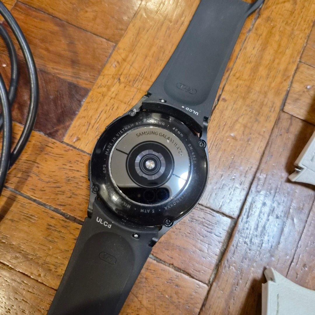 Galaxy Watch 4 Bluetooth 40mm (Category: Wearables & Smart Watches) located in Quezon City. Submitted by ShopPDplusK (Listing ID 1463575170, Image 2). Description: - Samsung Galaxy Watch 4 Bluetooth - s/m strap size - 40mm face - Includes original box and charger - Comes with an extra white strap - Sleek and modern design - Perfect for fitness tracking and daily connectivity - Meetup available at Mira Nila Homes, QC (message for schedule).