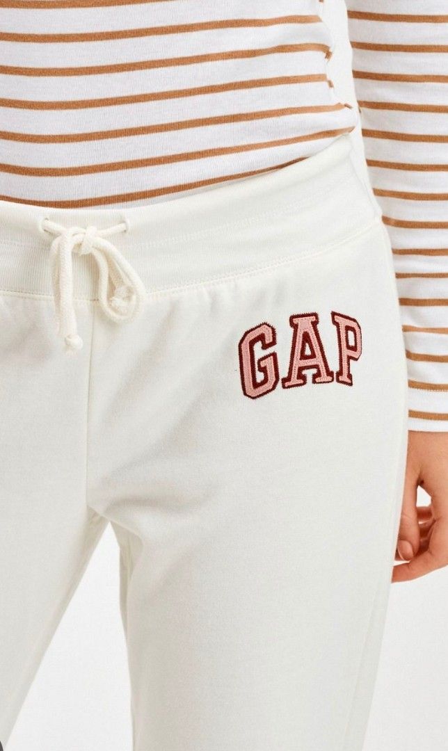 GAP Cream Embroidered Logo Sweatpants (Category: Activewear) located in Quezon City. Submitted by shinereign (Listing ID 1463632380, Image 3). Description: - Cream colored sweatpants from GAP - Features classic embroidered GAP logo on left leg - Elastic waistband with drawstring - Cuffed ankles - Comfortable and casual, great for lounging or everyday wear SUPER SALE NO MORE LAST PRICE sizes available Medium and Large.