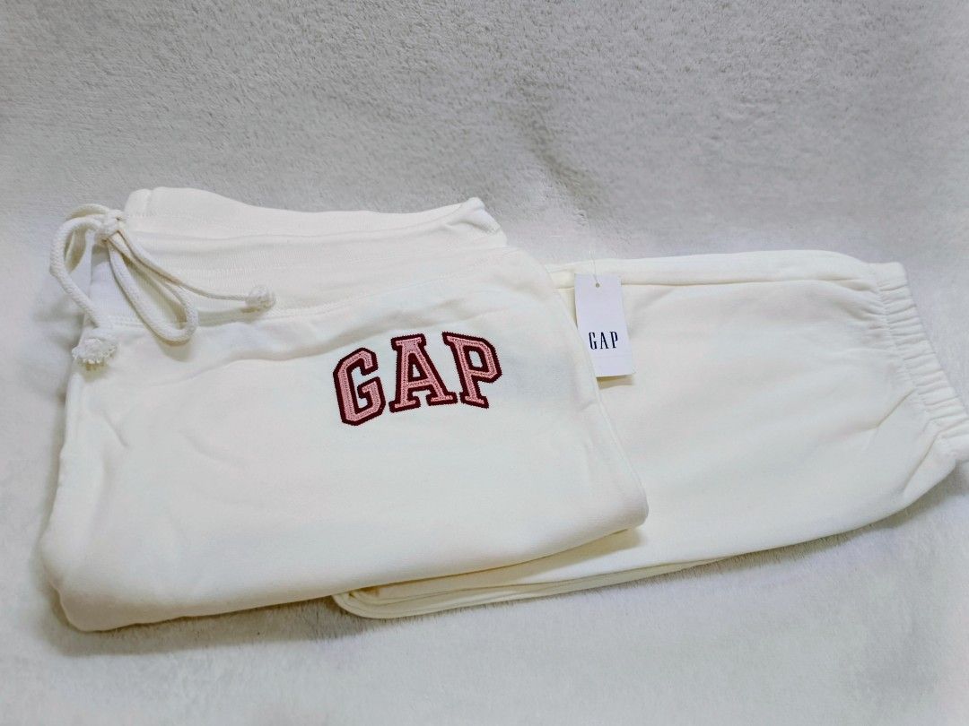 GAP Cream Embroidered Logo Sweatpants (Category: Activewear) located in Quezon City. Submitted by shinereign (Listing ID 1463632380, Image 1). Description: - Cream colored sweatpants from GAP - Features classic embroidered GAP logo on left leg - Elastic waistband with drawstring - Cuffed ankles - Comfortable and casual, great for lounging or everyday wear SUPER SALE NO MORE LAST PRICE sizes available Medium and Large.