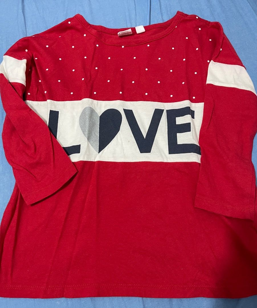 Gap Kids & Disney Minnie Mouse Tops Bundle (Size S) (Category: Babies & Kids Fashion) located in Marikina City. Submitted by shemrisleb (Listing ID 1463731809, Image 2). Description: - Bundle of 4 girls' long-sleeve tops - All size S - Grey Gap Kids top with sequin bow - Navy Disney Minnie Mouse top with hearts - Red Gap Kids top with 'LOVE' graphic - Navy top with star print - Great for everyday wear.