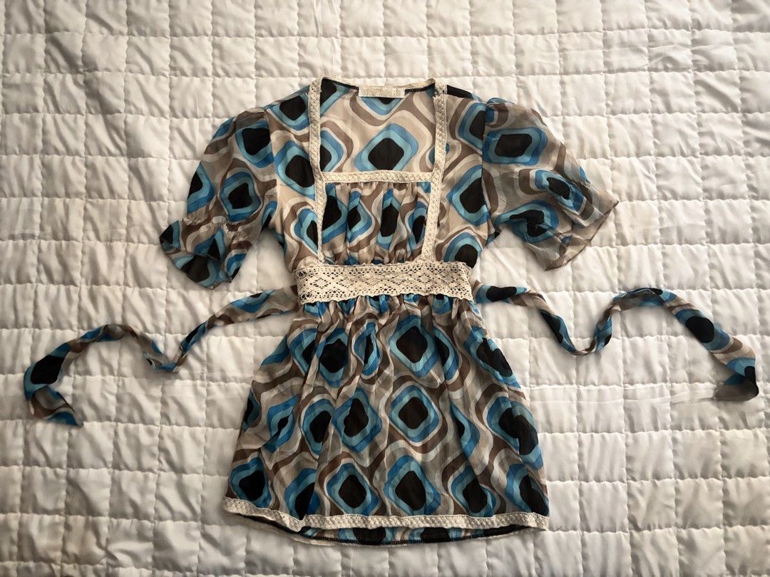 Geometric Empire Waist Tunic (Category: Blouses) located in Tarlac. Submitted by lucyfinds (Listing ID 1463688013, Image 1). Description: .