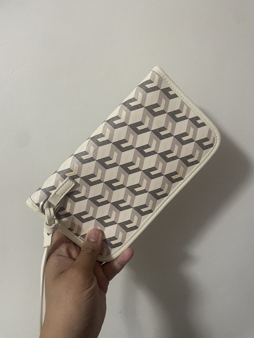 Geometric Print Pouch with Strap (Category: Purses & Pouches) located in Quezon City. Submitted by lianas_preloved (Listing ID 1463705389, Image 3). Description: - Cute geometric print pouch - Secure snap closure inside - Detachable strap included - Ideal for organizing essentials - Approximate dimensions: 8 inches x 4 inches (closed) - Versatile use: as a clutch or inside a larger bag.