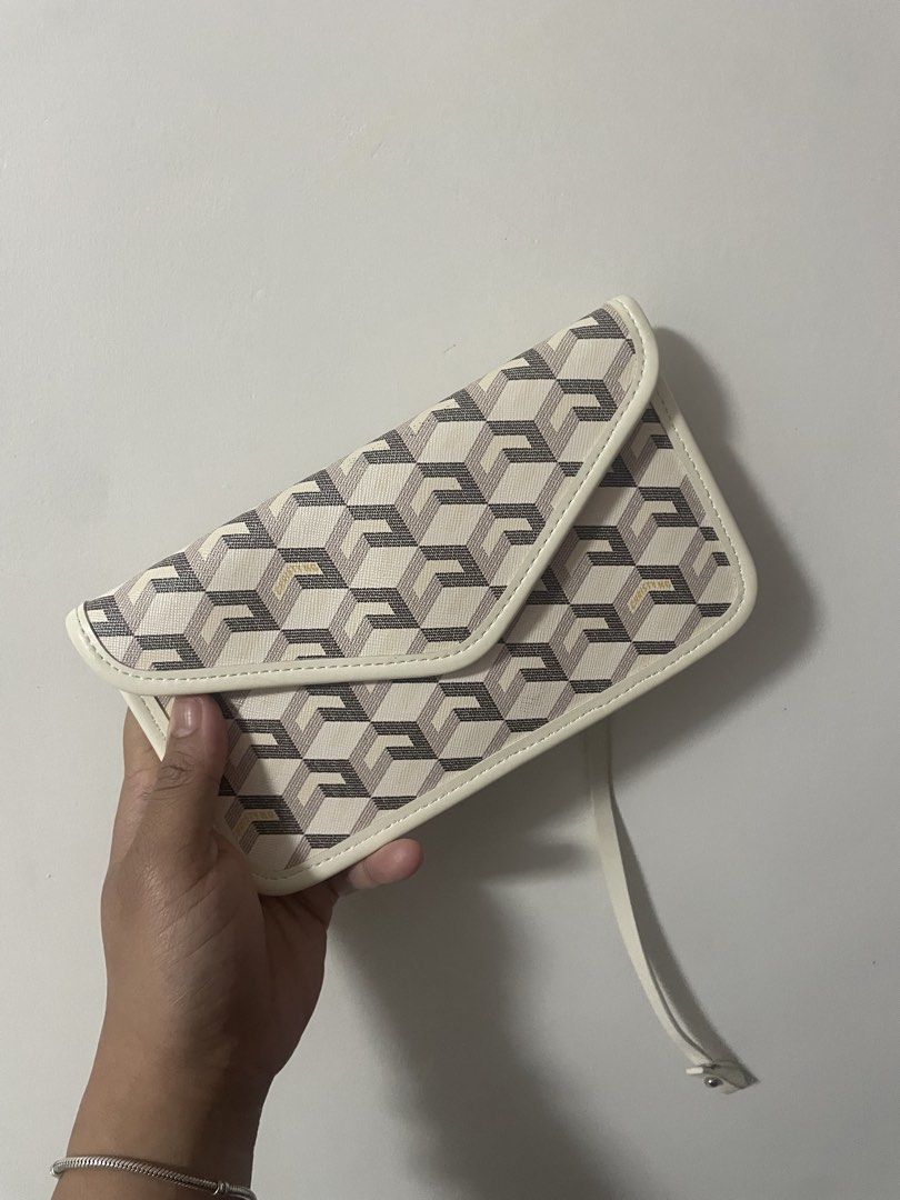 Geometric Print Pouch with Strap (Category: Purses & Pouches) located in Quezon City. Submitted by lianas_preloved (Listing ID 1463705389, Image 1). Description: - Cute geometric print pouch - Secure snap closure inside - Detachable strap included - Ideal for organizing essentials - Approximate dimensions: 8 inches x 4 inches (closed) - Versatile use: as a clutch or inside a larger bag.