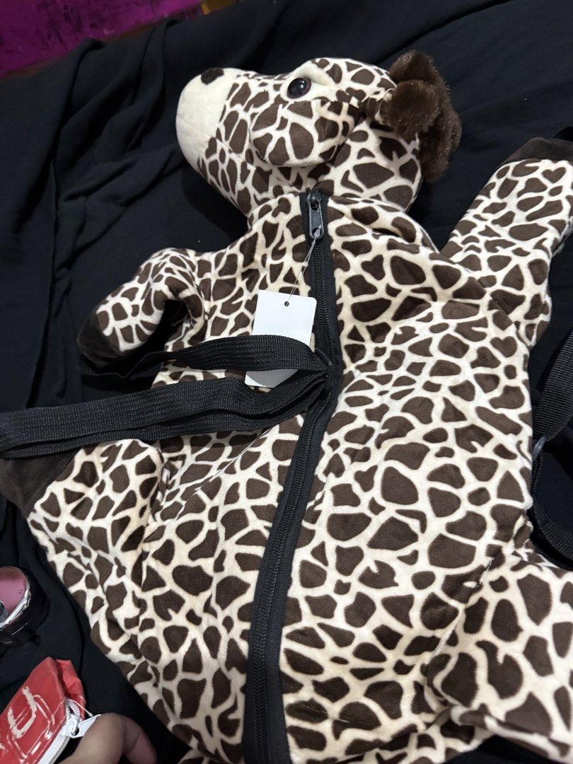 Giraffe bag (Category: Backpacks) located in Manila. Submitted by keedidooplayhouse (Listing ID 1463616661, Image 2). Description: .