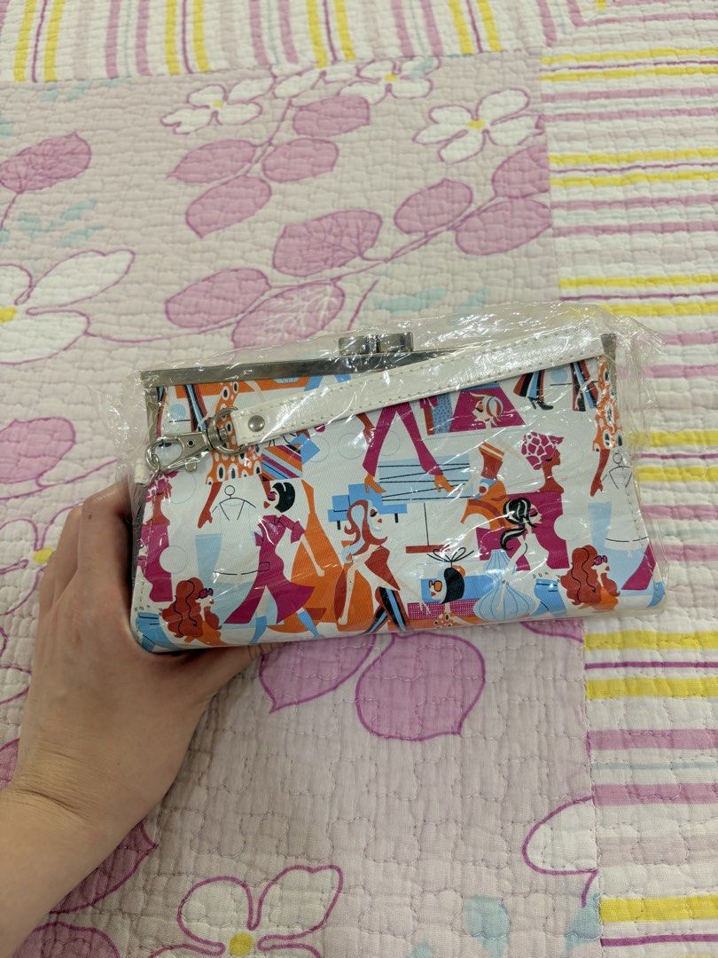 Girls Printed Clutch Bag (Category: Clutches) located in San Juan City. Submitted by kawaiiprelovedshoppe (Listing ID 1463644947, Image 1). Description: .