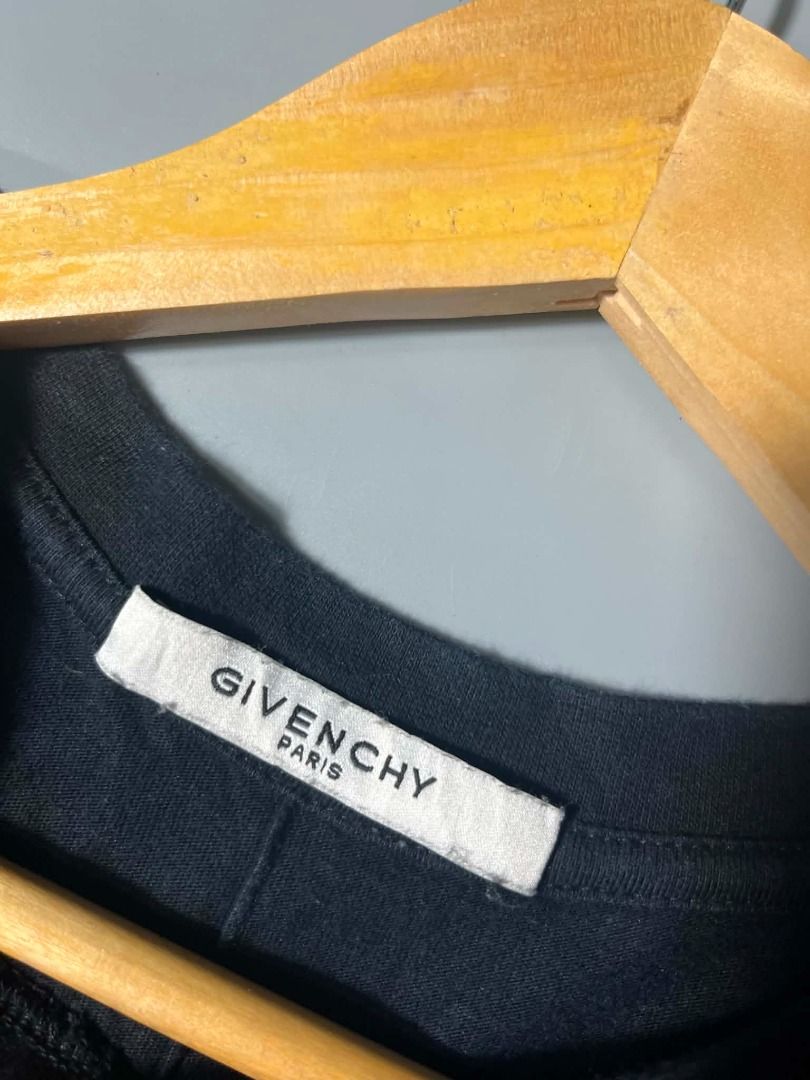GIVENCHY (Category: Formal Shirts) located in General Santos City (Dadiangas). Submitted by arjay_genita (Listing ID 1463621860, Image 3). Description: Givenchy ‼️Size Small to Medium (19/26) ‼️Excellent condition ‼️Color rate 9.5./10 ‼️No issue.