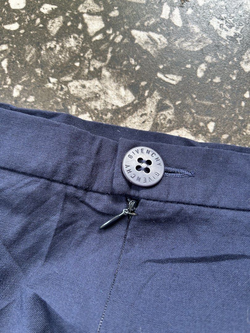 Givenchy skirt vintage (Category: Announcements) located in Caloocan City. Submitted by lux.05 (Listing ID 1463560951, Image 3). Description: Givenchy skirts Good asnew No issue Size 28-30 Authentic or best offer DM.