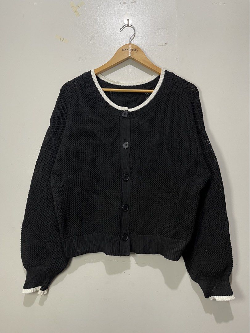 Global Work Richlight Knit Mesh Cardigan (Category: Coats, Jackets and Outerwear) located in Davao. Submitted by yannrussel00 (Listing ID 1463579392, Image 3). Description: Size fits Medium to Large Dimes W22 x L22.5 laid flat Condition 10/10 Super Like new No issue REMINDER‼️ Items will be marked SOLD once sold. I will no longer reply to messages asking if the item is available..