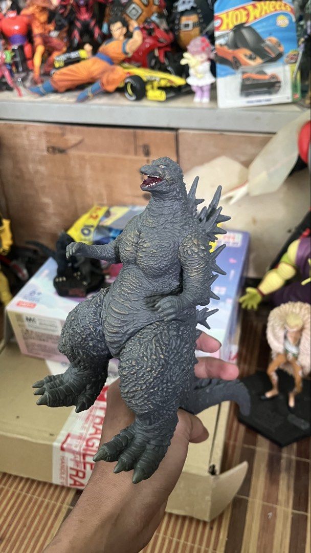 godzilla (Category: Figurines & Statues) located in Kuala Lumpur. Submitted by collectormurah (Listing ID 1463725402, Image 3). Description: nak jual semua sekali 700 boleh nego.