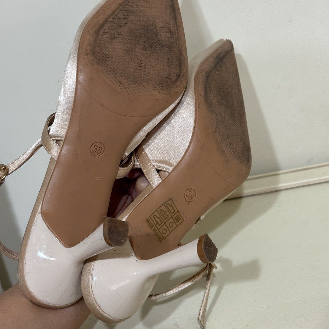gold champagne heels (Category: Heels) located in Pasig City. Submitted by lovedonceph (Listing ID 1463668607, Image 3). Description: needs cleaning.