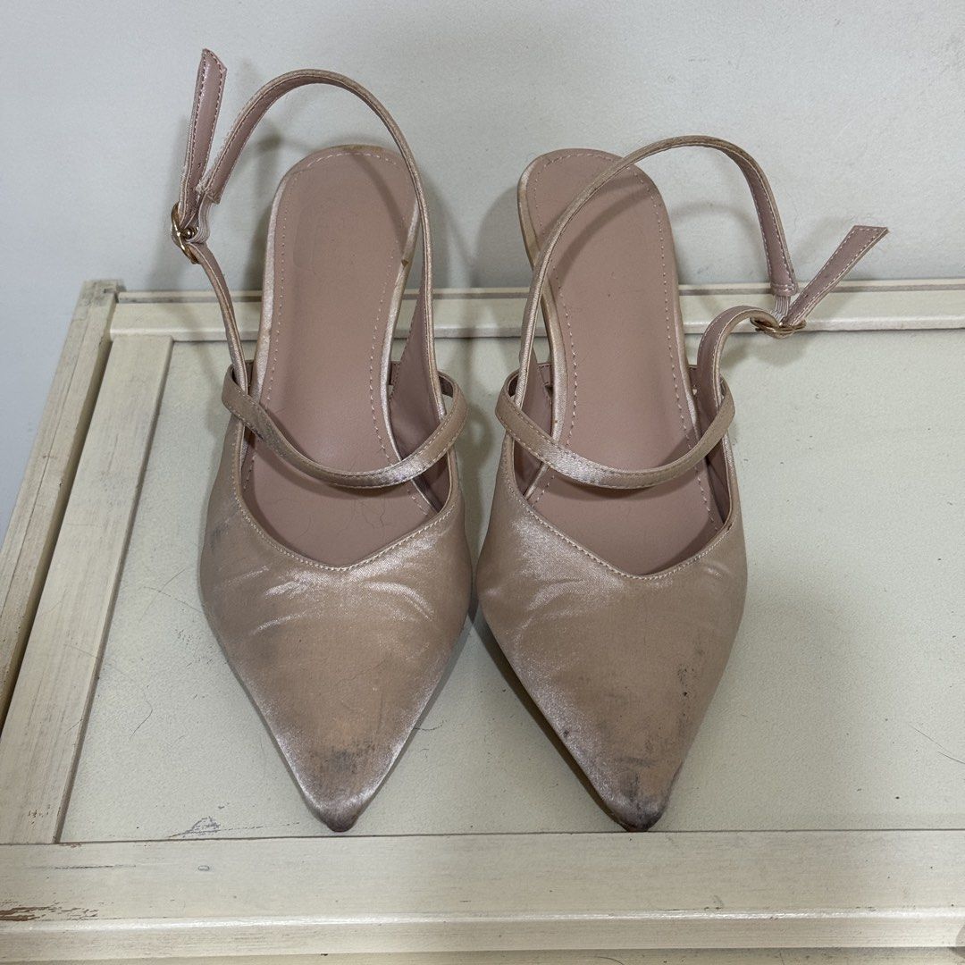 gold champagne heels (Category: Heels) located in Pasig City. Submitted by lovedonceph (Listing ID 1463668607, Image 1). Description: needs cleaning.