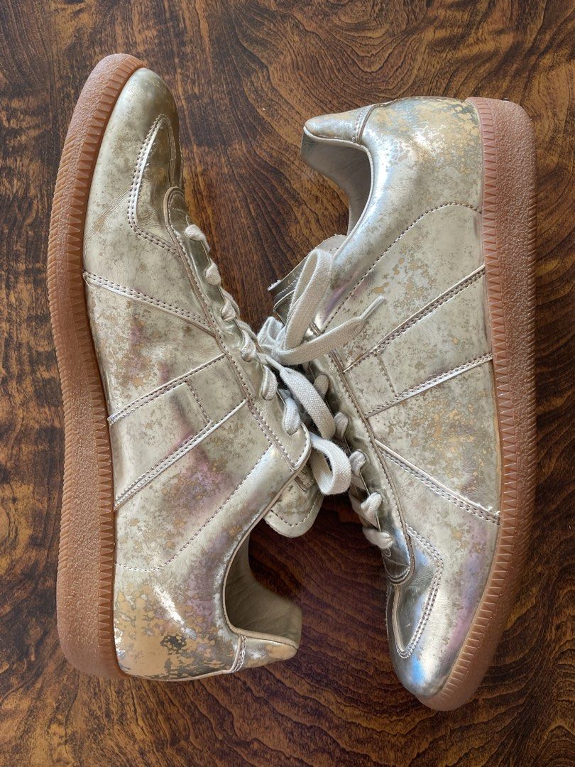 Gold Maison Margiela Metallic Shoes (Category: Sneakers) located in San Fernando. Submitted by larchivefeminine (Listing ID 1463582009, Image 2). Description: Gold Maison Margiela Metallic Shoes CONDITION 9/10 METALLIC FADING SIGNS OF WEAR LAMBSKIN SIZE 41 ON TAG .