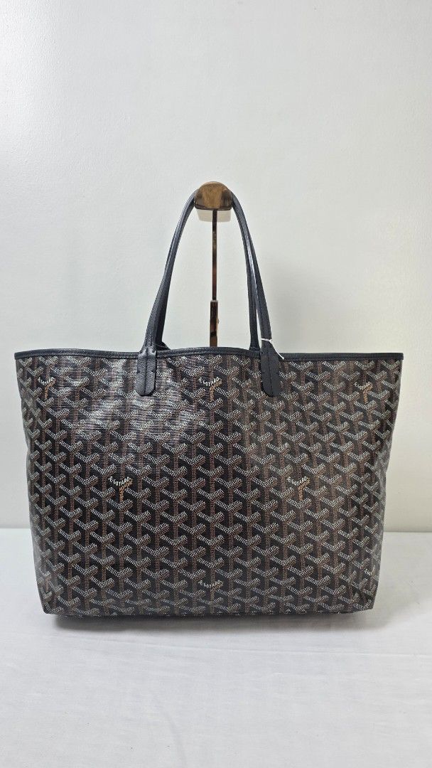 Goyard St. Louis Tote Bag PM (Category: Luxury Bags & Wallets) located in San Fernando. Submitted by bagproject (Listing ID 1463675406, Image 2). Description: - Fresh and firm exterior - Includes matching pouch - Iconic Goyardine monogram print - Durable coated canvas exterior - Comfortable leather handles ❗️with signs of use on rubber seal, pls see photos - Spacious interior, perfect for daily essentials or travel ❗️with stains.