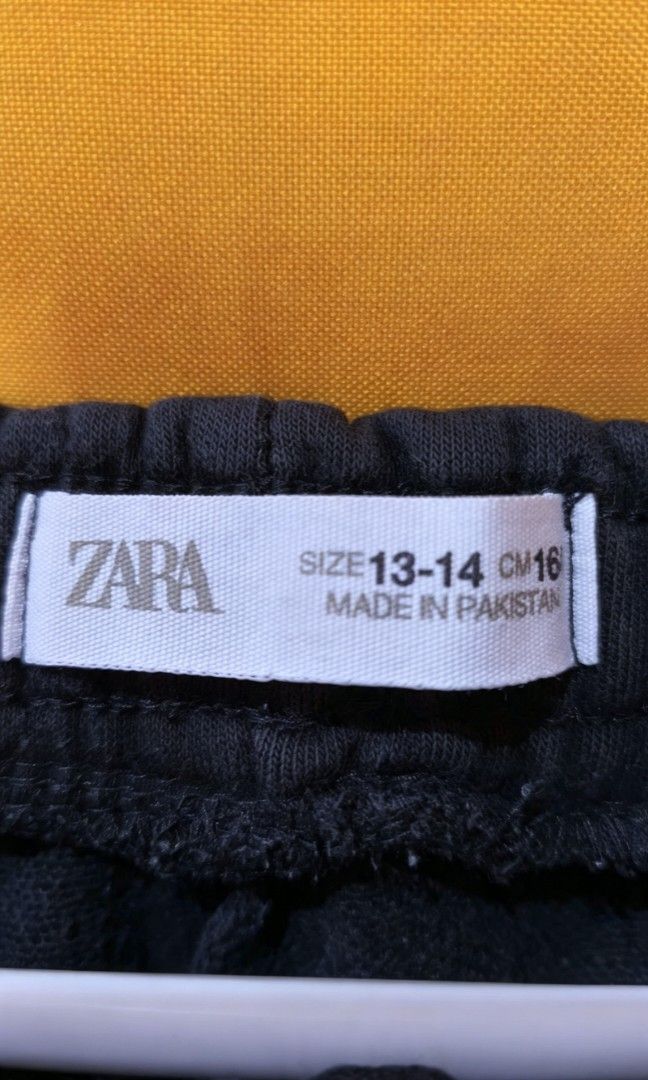 Gray Jogger Zara (Category: Joggers) located in Bacoor. Submitted by kaykay858 (Listing ID 1463670808, Image 2). Description: Super Ganda pa po nito. Slightly negotiable! Dm me, baka magkasundo tayo sa tawad mo.✨.