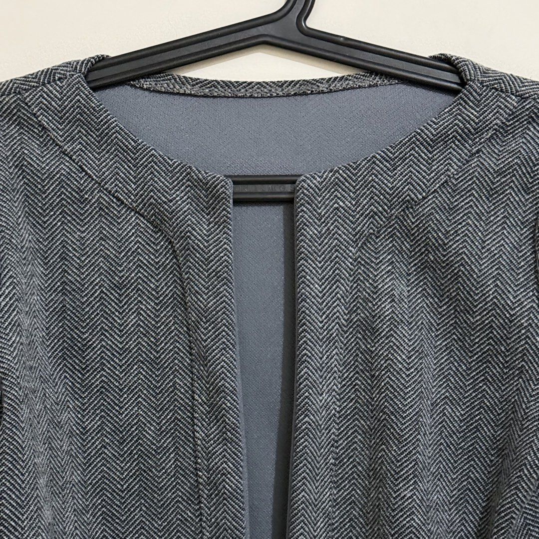 Gray Open Front Cardigan with Puffed Sleeves (Category: Coats, Jackets and Outerwear) located in San Pedro. Submitted by itsminaxvii (Listing ID 1463673252, Image 3). Description: - Grey cardigan with a subtle herringbone pattern - Open front design - Long sleeves with slight puff shoulders - Ideal for office outfit - Good as new / no flaws at all.