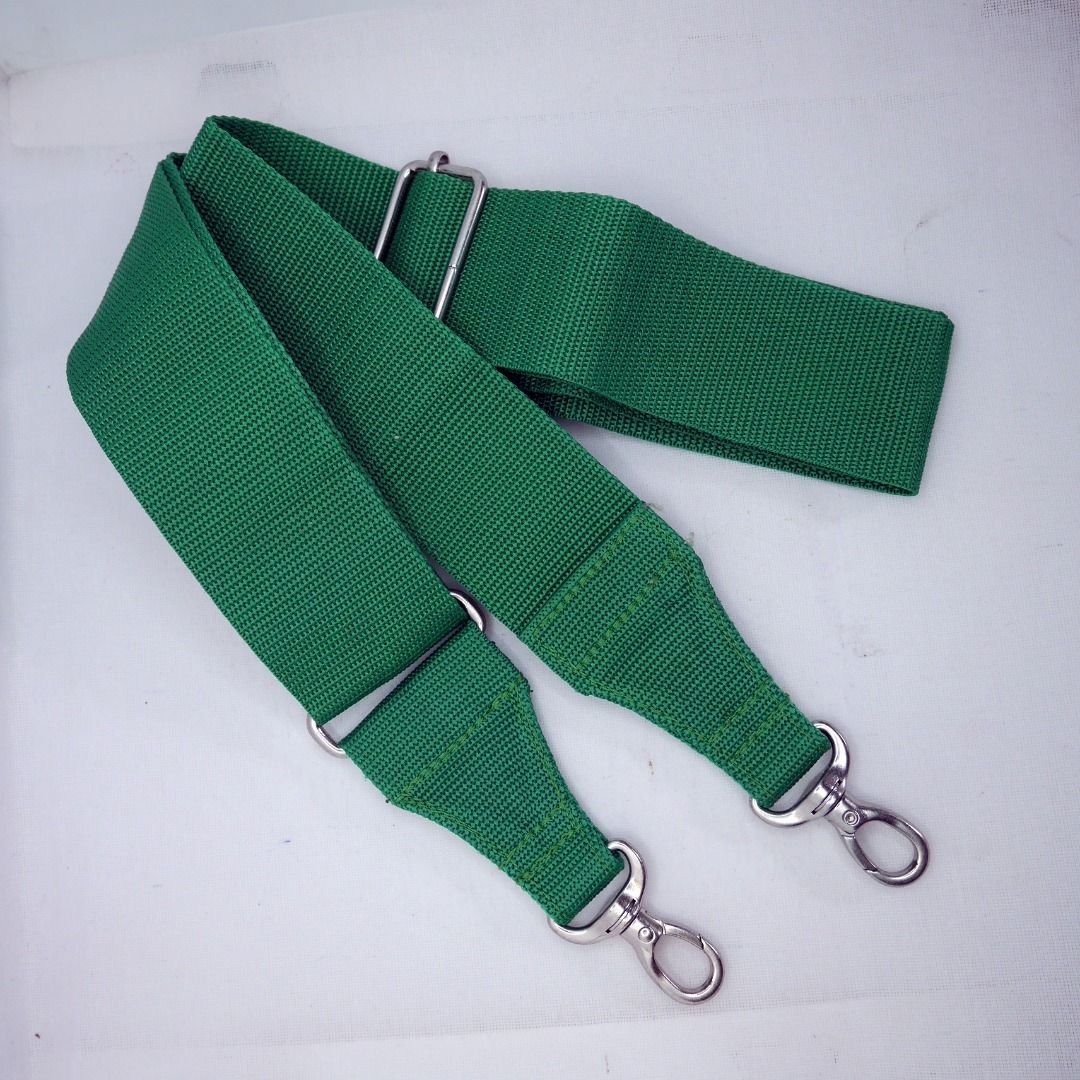 Green Adjustable Bag Strap – Wide Polyester Webbing metal clasps (japan) (Category: Shoulder Bags) located in Valenzuela. Submitted by cletini (Listing ID 1463695579, Image 1). Description: Green adjustable replacement bag strap with 2 metal swivel lobster clasps. Wide, sturdy webbing with adjustable length—great for shoulder bags, crossbody bags, tote bags or DIY bag projects. 📌 Color: Green 📌 Material: Nylon/polyester webbing with metal hardw