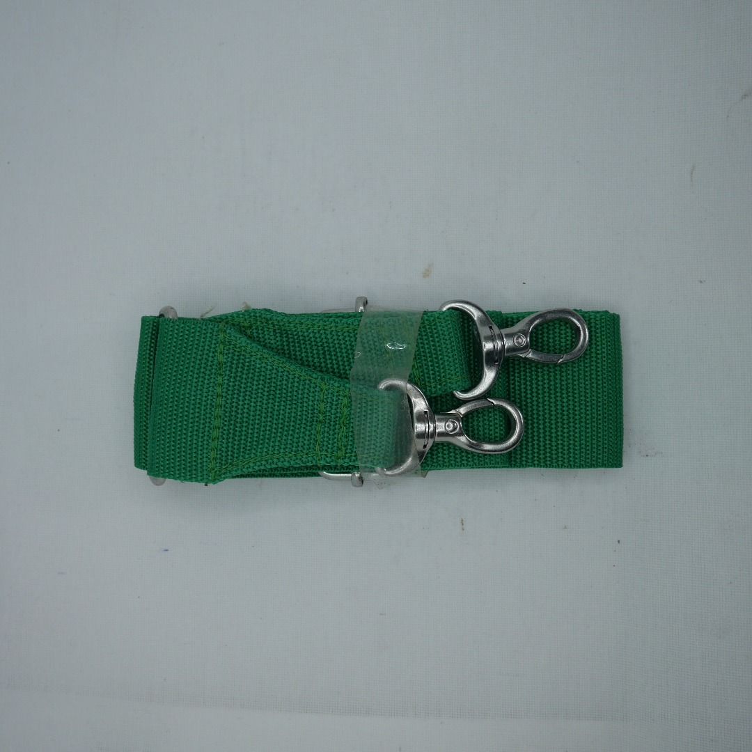 Green Adjustable Bag Strap – Wide Polyester Webbing metal clasps (japan) (Category: Shoulder Bags) located in Valenzuela. Submitted by cletini (Listing ID 1463695579, Image 2). Description: Green adjustable replacement bag strap with 2 metal swivel lobster clasps. Wide, sturdy webbing with adjustable length—great for shoulder bags, crossbody bags, tote bags or DIY bag projects. 📌 Color: Green 📌 Material: Nylon/polyester webbing with metal hardw