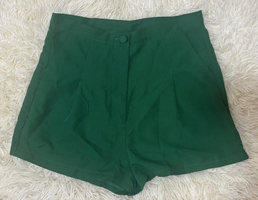 Green High-Waisted Pleated Shorts (Category: Shorts) located in Santa Cruz. Submitted by homedecluttersale (Listing ID 1463648221, Image 1). Description: • Fits medium to large • In excellent condition 🚚 Shipping via J&T only 📦 Shipping fee to be shouldered by buyer 💳 Mode of payment: GCash 📍 Santa Cruz, Laguna.