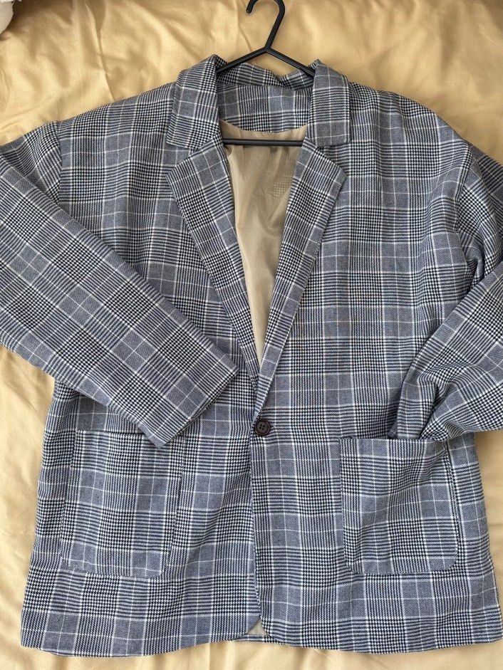 Grey Plaid Blazer (Category: Coats, Jackets and Outerwear) located in Marikina City. Submitted by sweet_lemonade (Listing ID 1463590924, Image 1). Description: - Grey and white plaid pattern - Single button closure - Two front pockets - Fully lined interior - size medium to large.