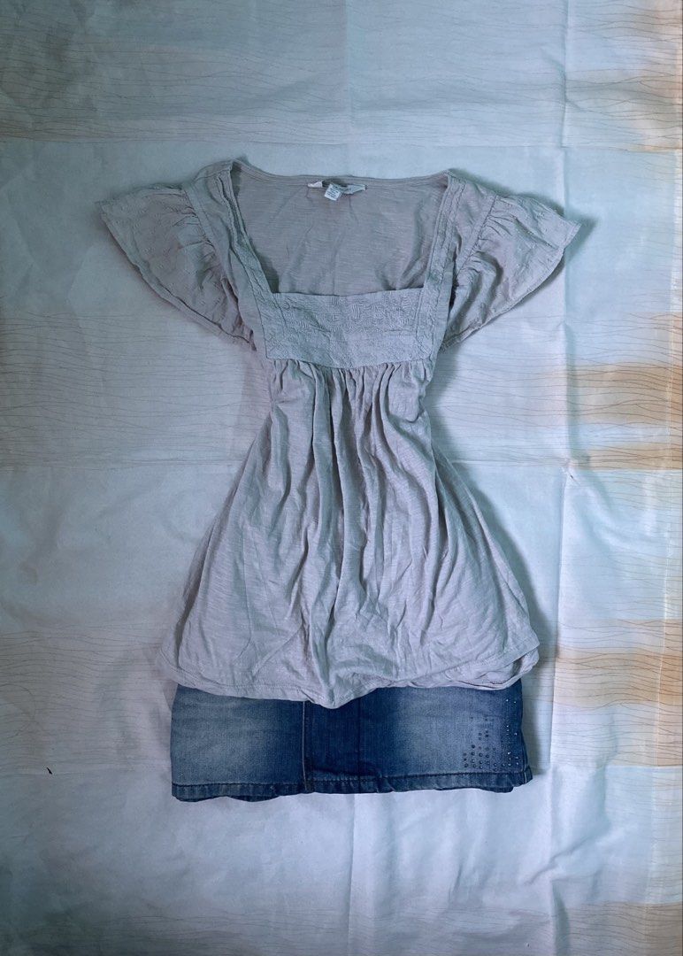 Grey Ruffled Sleeves Babydoll (Category: Blouses) located in Cavite. Submitted by tintinsssss (Listing ID 1463559726, Image 1). Description: ༊·˚ mine ₱99 ༊·˚ Grey Ruffled Sleeves Babydoll ༊·˚xs to small (keri to med) ༊·˚no issues at all .