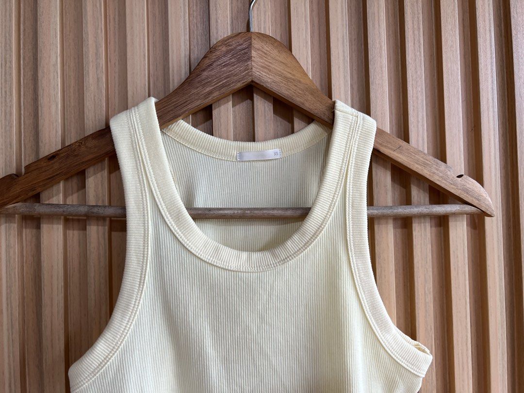 Gu (Category: Sleeveless) located in Lipa City. Submitted by thyra06 (Listing ID 1463620569, Image 3). Description: Gu good as new lifht yellow actual cs on tab can fit xs/ S-M fits.