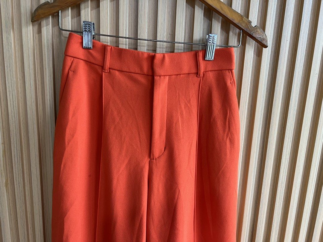 Gu (Category: Other Bottoms) located in Lipa City. Submitted by thyra06 (Listing ID 1463660986, Image 3). Description: Gu wideleg pants size 28/29.