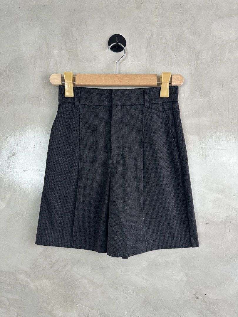 GU - High Waisted Tailored Pleated Short (Category: Shorts) located in Cavite. Submitted by hand.picked (Listing ID 1463561230, Image 3). Description: GU - High Waisted Tailored Pleated Short Size: Small 12.5” Waistline 17.5” Length 12.5” Leg Opening Condition: Like New.