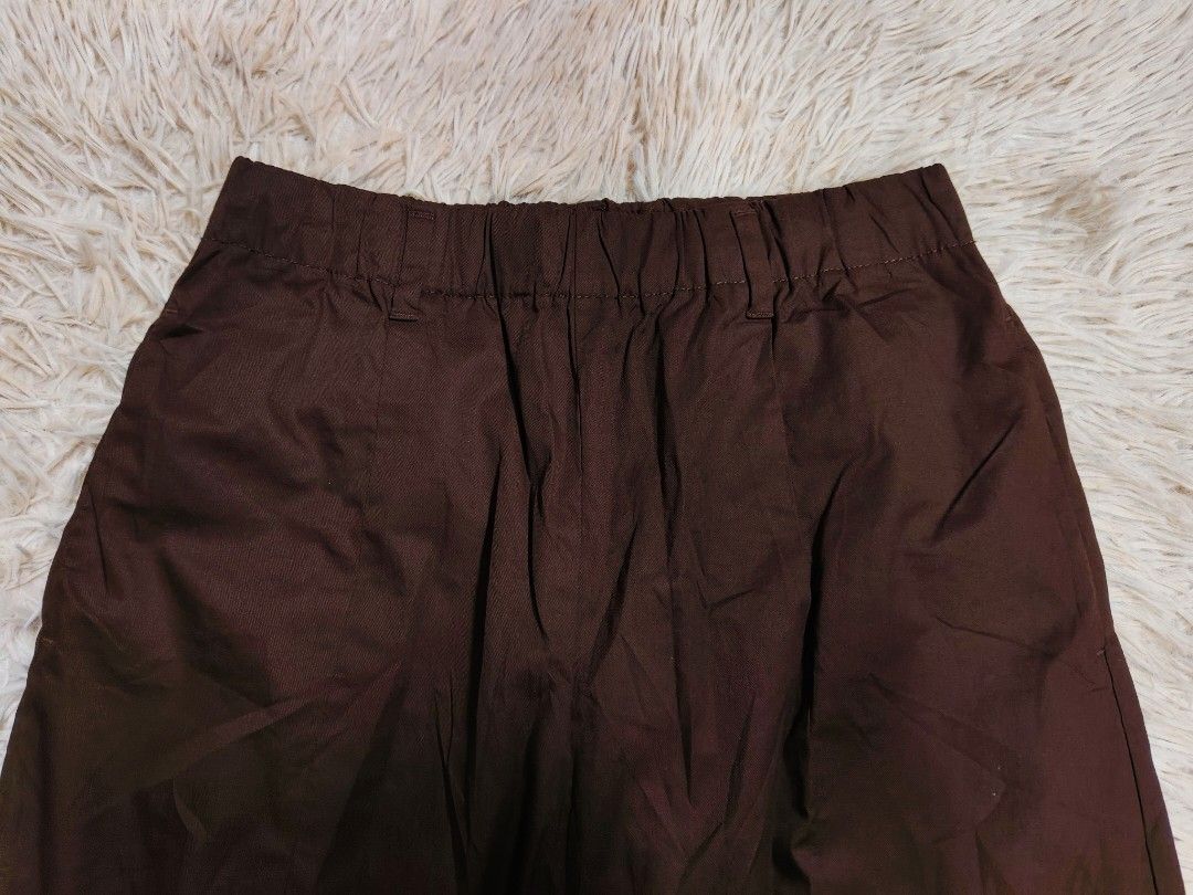 GU Balloon Ankle Pants (Category: Trousers) located in Angeles City. Submitted by miss_independent01 (Listing ID 1463689626, Image 3). Description: GU Balloon Ankle Pants Color: Chocolate Brown Width: 15 (Small on tag) Length: 36 MOP: Gcash ✅ Mine Now, Pay Now ✅ First to Pay, Gets the Item 📍 PAMPANGA Courier: JnT 🚚🚚 PM 💌💌.