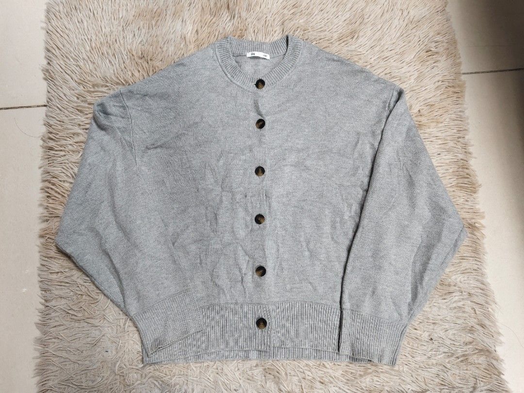GU Cardigan (Category: Coats, Jackets and Outerwear) located in Angeles City. Submitted by miss_independent01 (Listing ID 1463693824, Image 3). Description: GU Cardigan Color: Grey Width: 21 (Large on tag) Length: 23 Sleeve: 20 Shoulder: 20.5 MOP: Gcash ✅ Mine Now, Pay Now ✅ First to Pay, Gets the Item 📍 PAMPANGA Courier: JnT 🚚🚚 PM 💌💌.