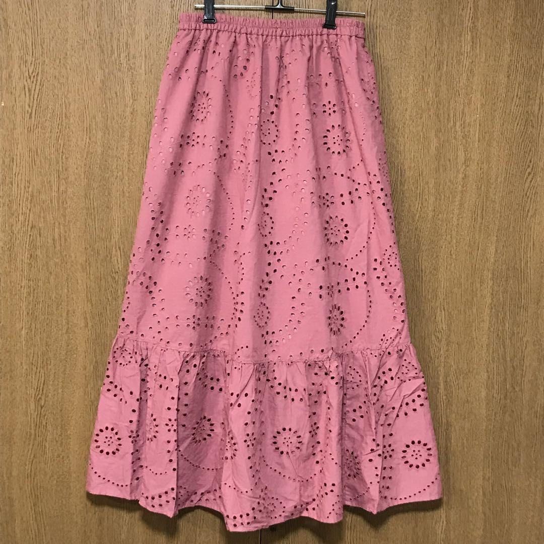 GU Cotton Embroidered Eyelet Maxi Skirt (Category: Skirts) located in Quezon City. Submitted by luisaaaaaa (Listing ID 1463679998, Image 3). Description: Color: Dusty Rose Size: Medium (Fits S-M frames) Condition: Like New — used only once Reason for selling: Too many skirts / decluttering Price: 500 (slightly negotiable) - Comfortable elastic waistband - Flowy ruffled hemline.