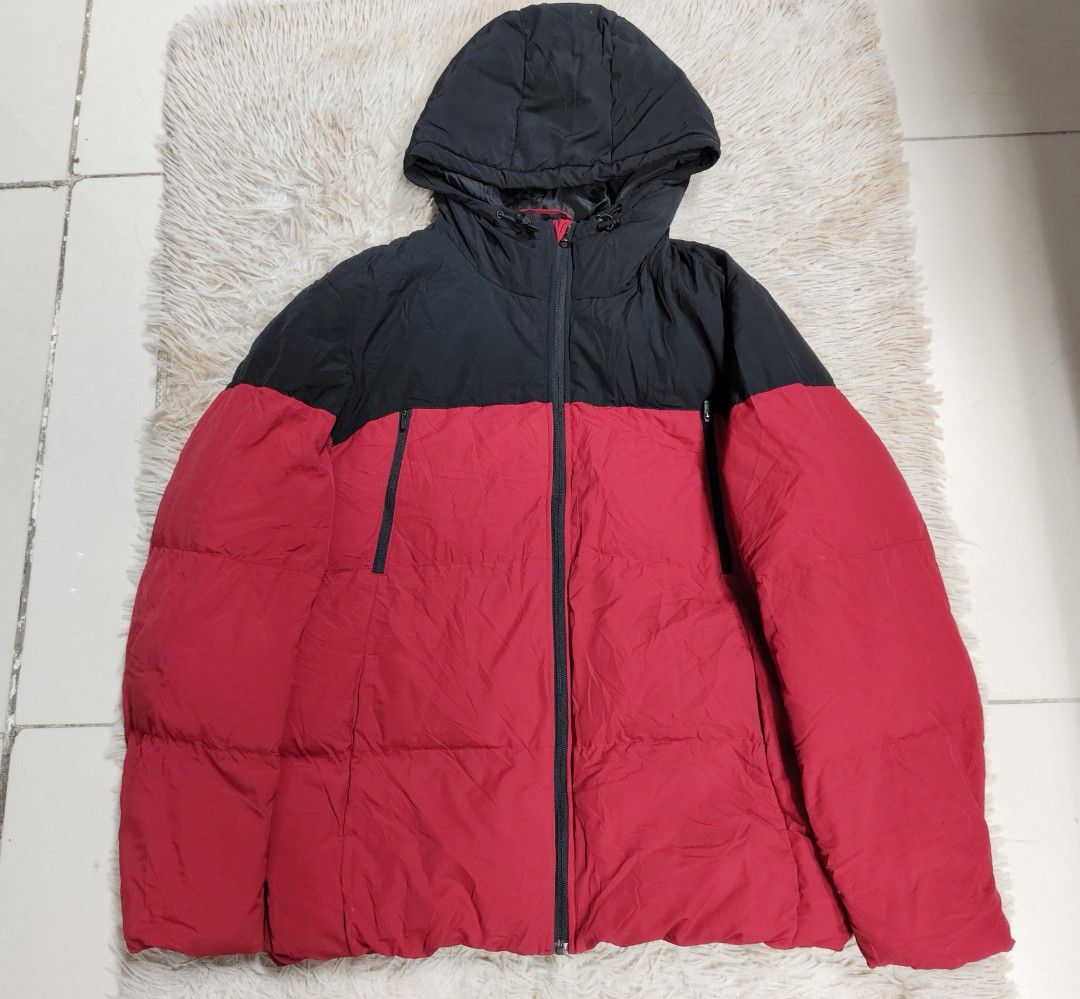 GU Puffer Jacket (Category: Coats, Jackets and Outerwear) located in Angeles City. Submitted by miss_independent01 (Listing ID 1463693084, Image 2). Description: GU Puffer Jacket Color: Black/Red Width: 25 (XL on tag) Length: 28 Sleeve: 24.5 Shoulder: 19.5 MOP: Gcash ✅ Mine Now, Pay Now ✅ First to Pay, Gets the Item 📍 PAMPANGA Courier: JnT 🚚🚚 PM 💌💌.