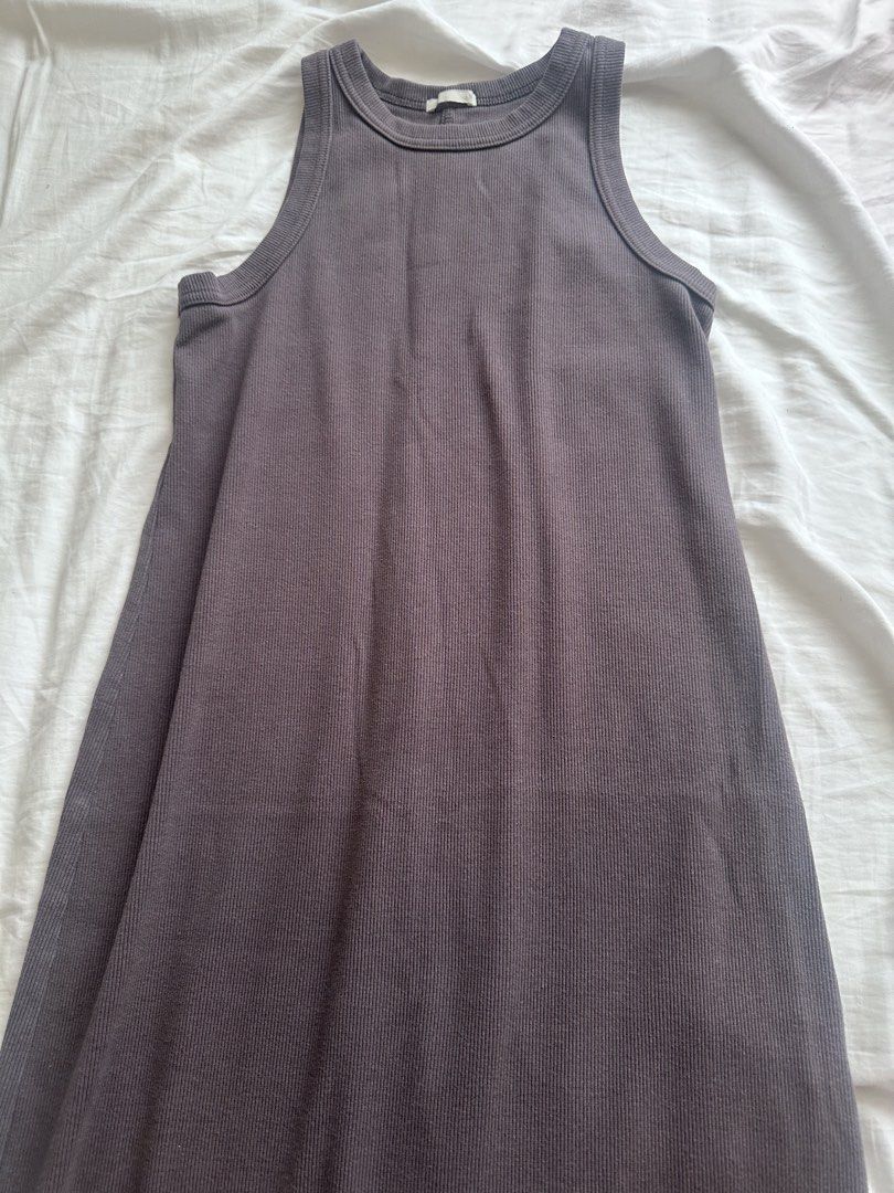 GU Ribbed bodycon Dress (Category: Dresses) located in Taguig. Submitted by beatrizangela (Listing ID 1463613538, Image 2). Description: - GU brand - ankle length with back slit - Grey ribbed tank dress - Sleeveless design - Comfortable and stretchy material - Perfect for layering or wearing solo - Simple and versatile.