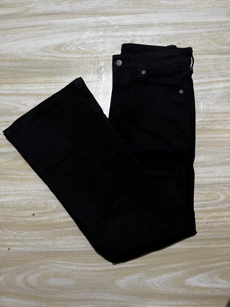 GU SLIM FLARE JEANS (Category: Jeans) located in Calbayog City. Submitted by supremo02 (Listing ID 1463643406, Image 2). Description: GU SLIM FLARE JEANS ▪️W: 28” ▪️L: 40” ▪️Hem: 10” ▪️Cr: 10/10 ▪️AS NEW CONDITION ▪️NO ISSUE 📌COLOR MAY VARY DUE TO LIGHTING 📍VISAYAS 550+SF💸 DM ME WAG MAHIHIYANG MAGTANONG📥.