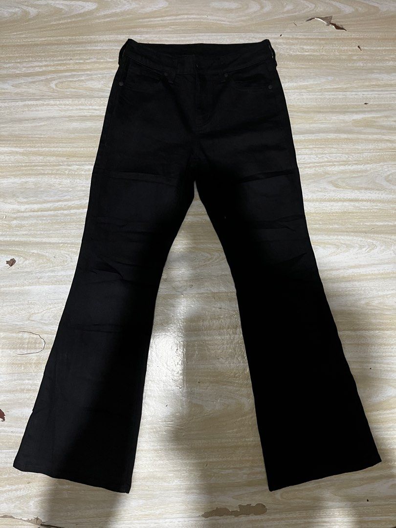 GU SLIM FLARE JEANS (Category: Jeans) located in Calbayog City. Submitted by supremo02 (Listing ID 1463643406, Image 3). Description: GU SLIM FLARE JEANS ▪️W: 28” ▪️L: 40” ▪️Hem: 10” ▪️Cr: 10/10 ▪️AS NEW CONDITION ▪️NO ISSUE 📌COLOR MAY VARY DUE TO LIGHTING 📍VISAYAS 550+SF💸 DM ME WAG MAHIHIYANG MAGTANONG📥.