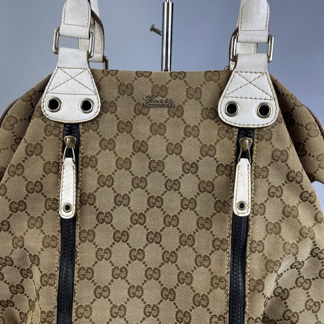 Gucci bag (Category: Shoulder Bags) located in San Fernando. Submitted by sapatusannisean (Listing ID 1463593008, Image 2). Description: .