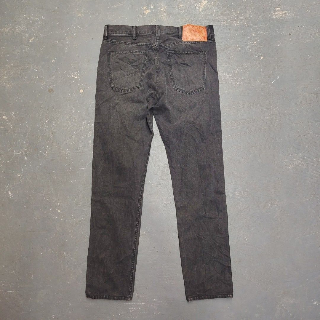 GUCCI DENIM JEANS CHARCOAL BLACK (Category: Jeans) located in Daraga. Submitted by flip2fit (Listing ID 1463653646, Image 2). Description: Size 34 on Tag 11 Rise 7 leg opening 41 length Excellent to New Condition.