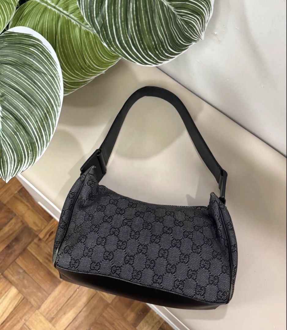 Gucci Shoulder Bag in Black Canvas (Category: Luxury Bags & Wallets) located in Manila. Submitted by sacreluxebyelly (Listing ID 1463740319, Image 1). Description: With rubs sa piping.