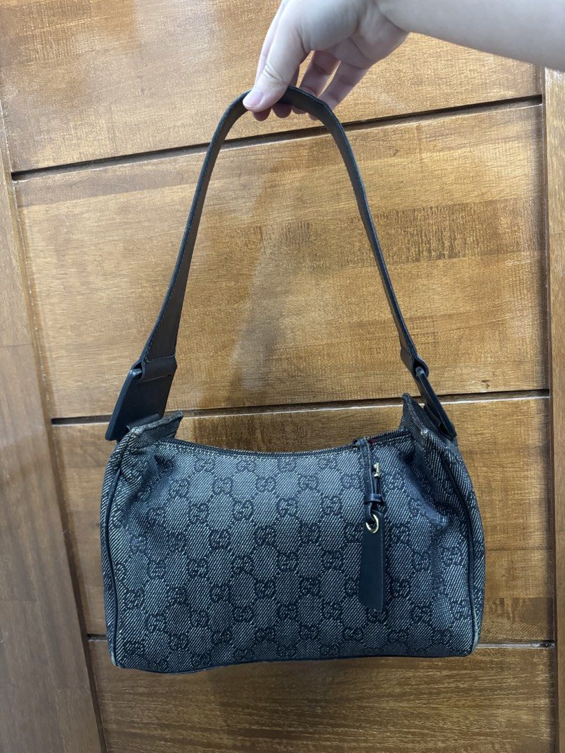 Gucci Shoulder Bag in Black Canvas (Category: Luxury Bags & Wallets) located in Manila. Submitted by sacreluxebyelly (Listing ID 1463740319, Image 3). Description: With rubs sa piping.