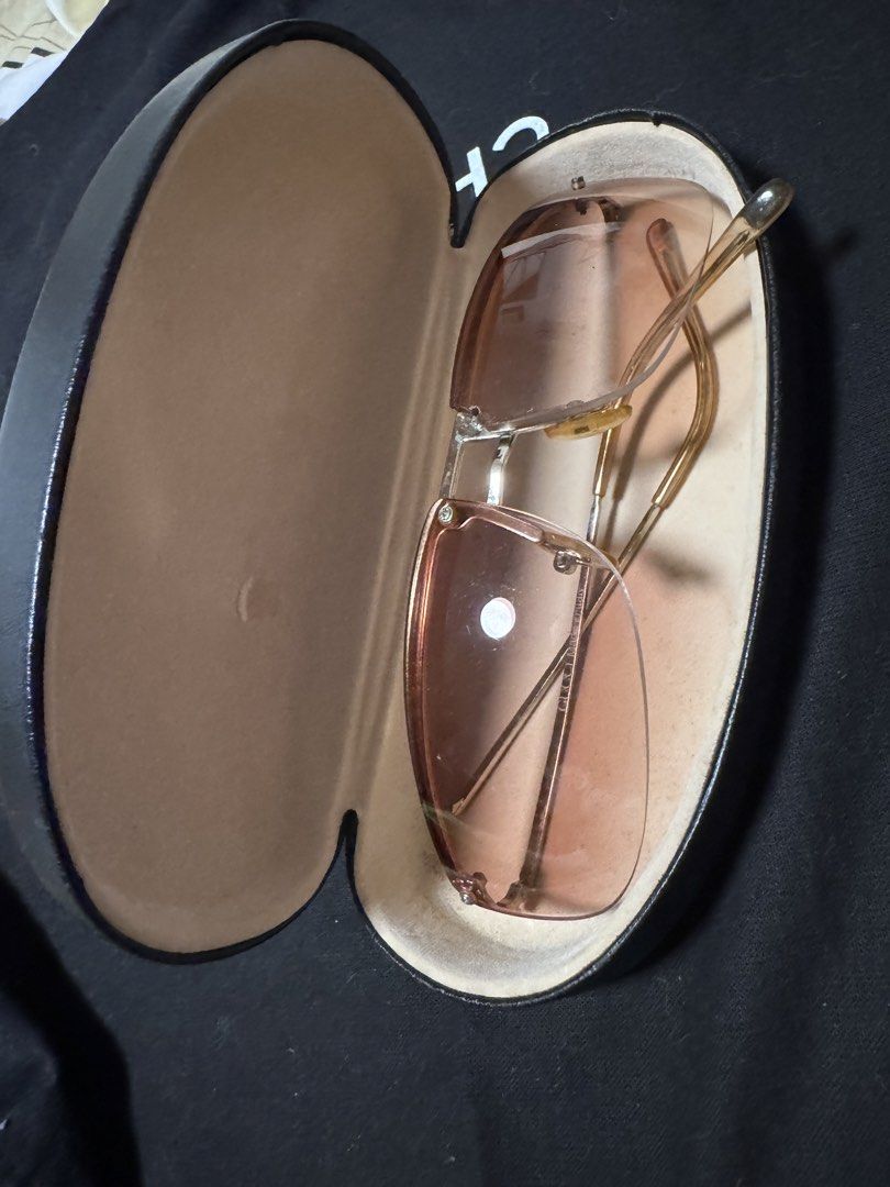 GUCCI SUNGLASSES CASE (Category: Luxury Accessories) located in Marikina City. Submitted by luvbags40524 (Listing ID 1463678626, Image 2). Description: Good condition Dm for interested .