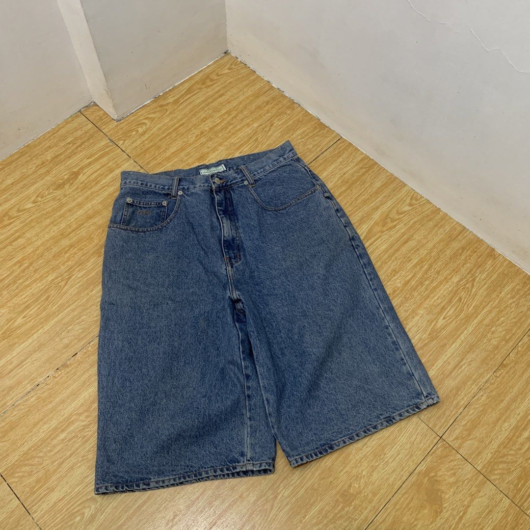 Guess Carpenter denim baggy short (Category: Shorts) located in Pasig City. Submitted by paymelikelandlord (Listing ID 1463580717, Image 3). Description: Guess carpenter shorts ( baggy ) Denim blue Size 34 waist 1800 shipped excellent condition .