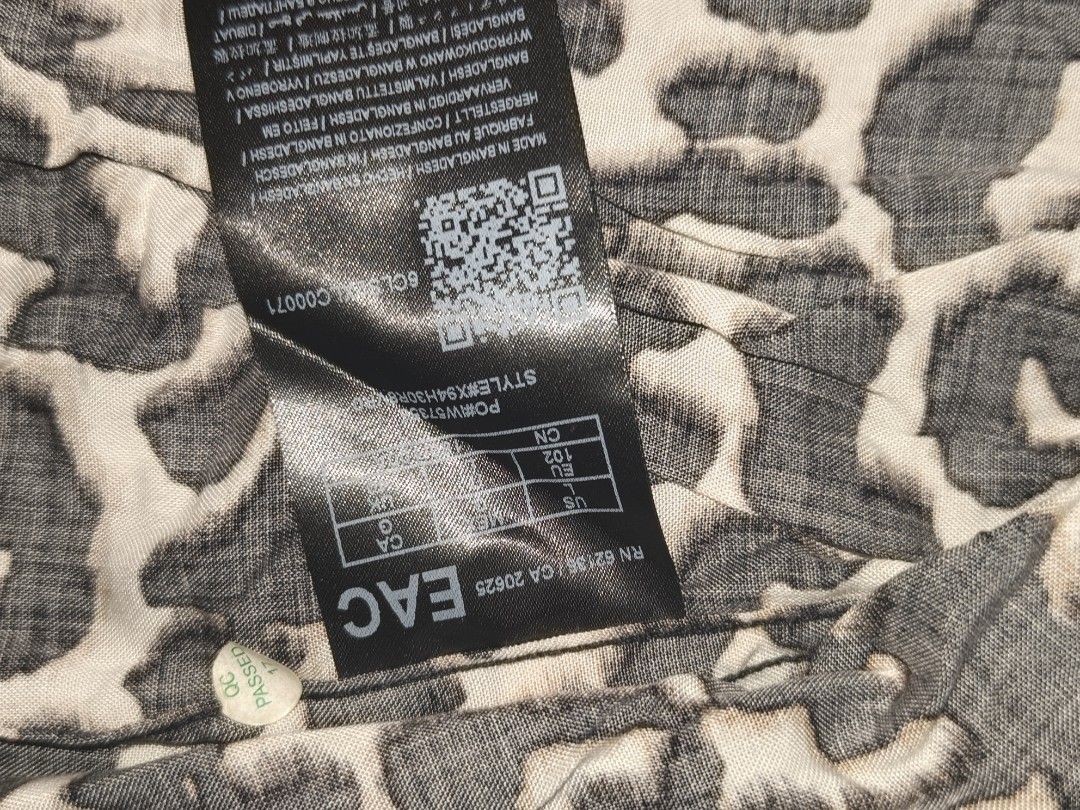 Guess Leopard Print Short Sleeve Button Up Shirt (Category: Tshirts & Polo Shirts ) located in Makati City. Submitted by nida.hernandez (Listing ID 1463728081, Image 2). Description: "Brand new with tags (BNWT) tops. Never worn, just kept in the cabinet. Selling them cleared out!" short sleeve shirt #guess #addidas #nike #tommyhilfiger #champion #freeplanet #drifit all original 💯 authentic - Eye-catching leopard print - Button-up style - Size L 