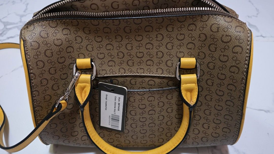 Guess Sling bag or Hand bag (Category: Cross-body Bags) located in Ozamiz City. Submitted by 2ndhand_wallets (Listing ID 1463591893, Image 3). Description: .