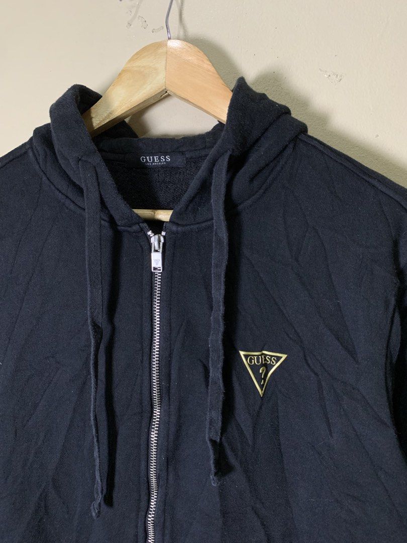 GUESS zip Up (Category: Hoodies) located in Molave. Submitted by mysticbird_38213e (Listing ID 1463702774, Image 3). Description: Good condition No issue Black na black pa Ganda po ng LOGO nya .