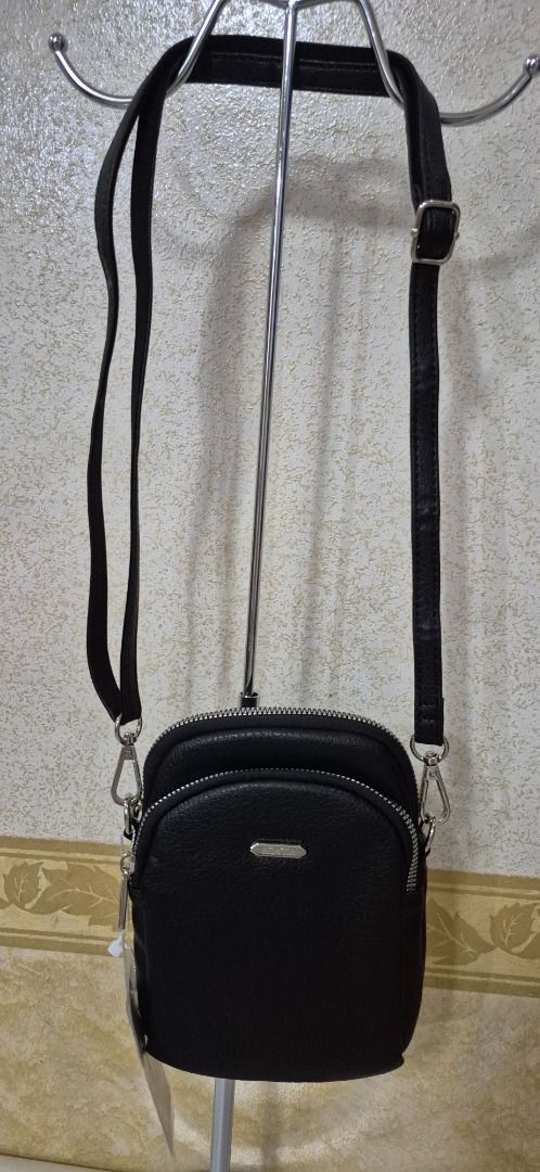 H22-399 Acacia Black Mini Sling Bag (Category: Cross-body Bags) located in Valenzuela. Submitted by dailyhappyfinds (Listing ID 1463583405, Image 2). Description: BRAND: Acacia -Brand new with tag -Shoulder bag and sling bag -Please check last photo for details *Mall pullout/ factory pullout. Please manage your expectations..