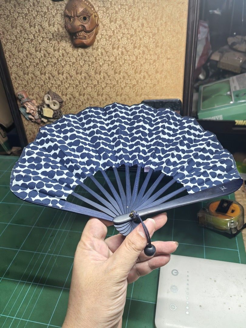 Hand Fan (Category: Other Accessories) located in Cebu City. Submitted by dudes_villanueva (Listing ID 1463656084, Image 1). Description: Hand Fan In excellent condition.