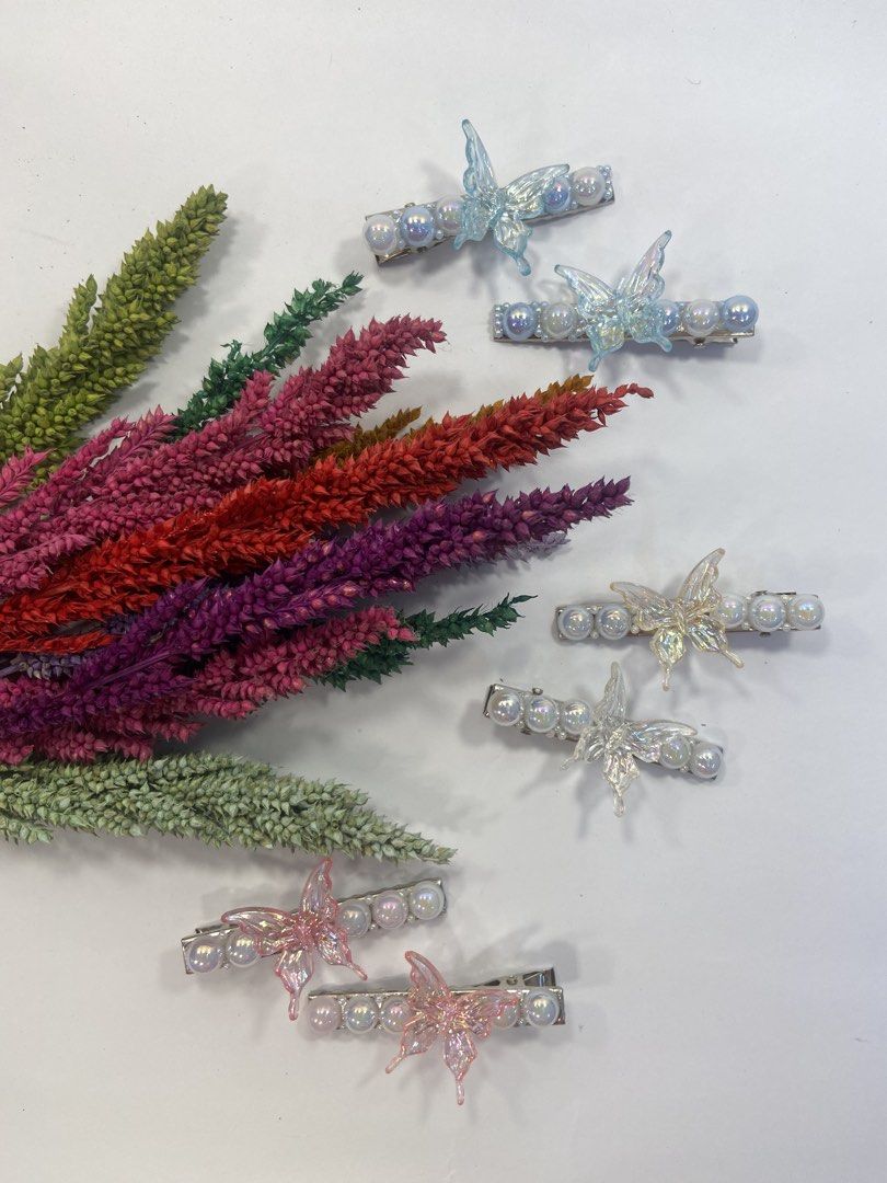 Handmade Hair Clips (Category: Hair Accessories) located in Manila. Submitted by lilianpoe (Listing ID 1463689864, Image 2). Description: Cute Handmade Hair Clips - starts at P39! Add a little sparkle to your everyday hairstyle Perfect for adding a cute touch to any look, whether you’re going out or just keeping your hair pretty at home! 1 pc - ₱39 Pair - ₱59.