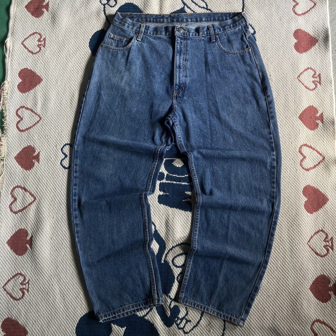 -Hard Blue Denim - BAGGY PANTS (Category: Jeans) located in Tanay. Submitted by marvinbendania (Listing ID 1463584868, Image 2). Description: - Classic blue denim jeans from Lee - Relaxed fit for ultimate comfort - Features standard five-pocket styling - Secure button and zip fly closure - Ideal for versatile everyday wear.