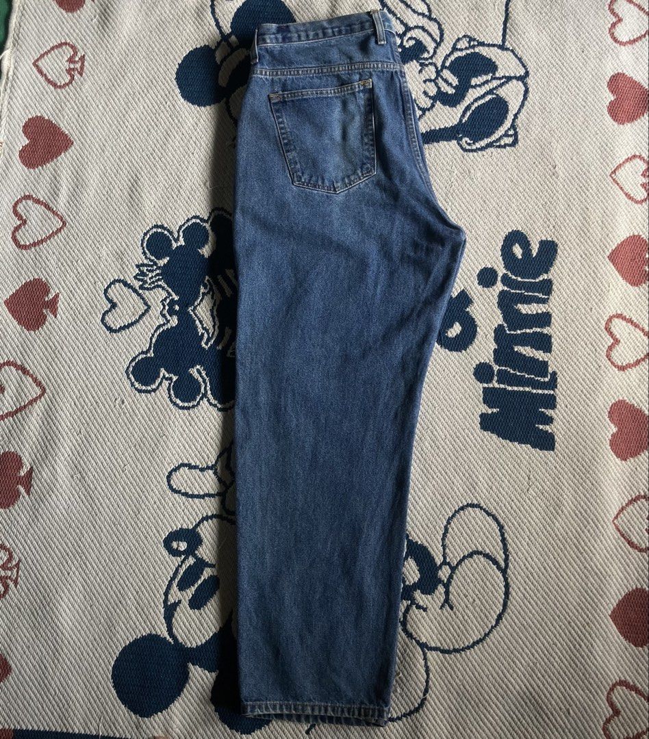 -Hard Blue Denim - BAGGY PANTS (Category: Jeans) located in Tanay. Submitted by marvinbendania (Listing ID 1463584868, Image 3). Description: - Classic blue denim jeans from Lee - Relaxed fit for ultimate comfort - Features standard five-pocket styling - Secure button and zip fly closure - Ideal for versatile everyday wear.