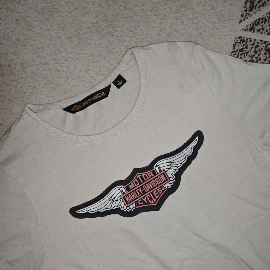 Harley Davidson Short Sleeved Shirt (Category: Tshirts & Polo Shirts ) located in Tanay. Submitted by polothriftedit (Listing ID 1463603279, Image 2). Description: No issue Excellent condition Color rate: 10/10 Womens size large No loose stitches, no distressing dimes: width: 20.5" length: 28" no return, no exchange, no refund [ pwede tumawad kahit walang kasalanan ].