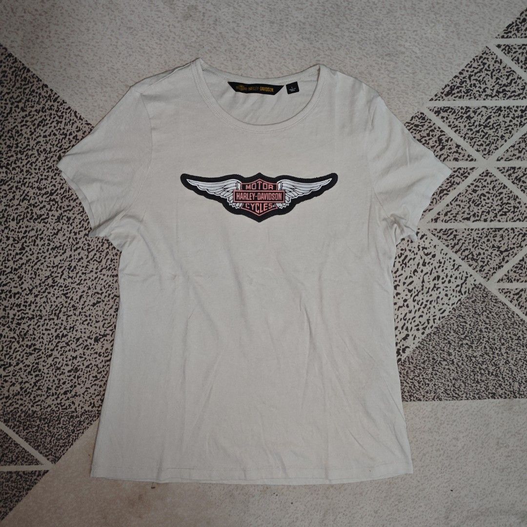Harley Davidson Short Sleeved Shirt (Category: Tshirts & Polo Shirts ) located in Tanay. Submitted by polothriftedit (Listing ID 1463603279, Image 1). Description: No issue Excellent condition Color rate: 10/10 Womens size large No loose stitches, no distressing dimes: width: 20.5" length: 28" no return, no exchange, no refund [ pwede tumawad kahit walang kasalanan ].